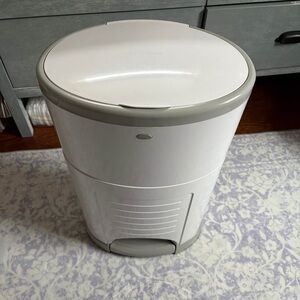 Dekor diaper pail and refills